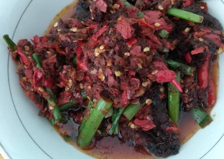 Anti Ribet, Membuat Dendeng balado kembang bawang Menu Enak Dan Mudah Dibuat