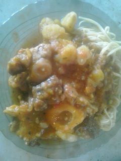 Una foto de Estofado de rabo y ossobuco con papa y batata
