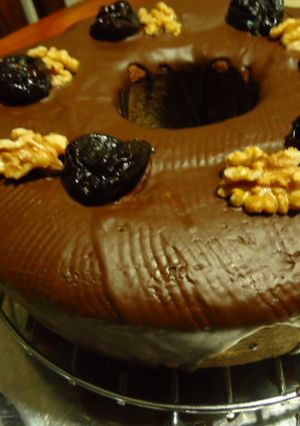 Una foto de Torta con ciruelas y nueces al rhum