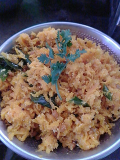 கேரட் பொரியல் (Carrot poriyal recipe in tamil) செய்முறை முக்கிய புகைப்படம்