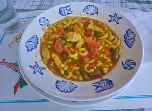 Foto principal de Sopas de Menestron con fideos y pollo