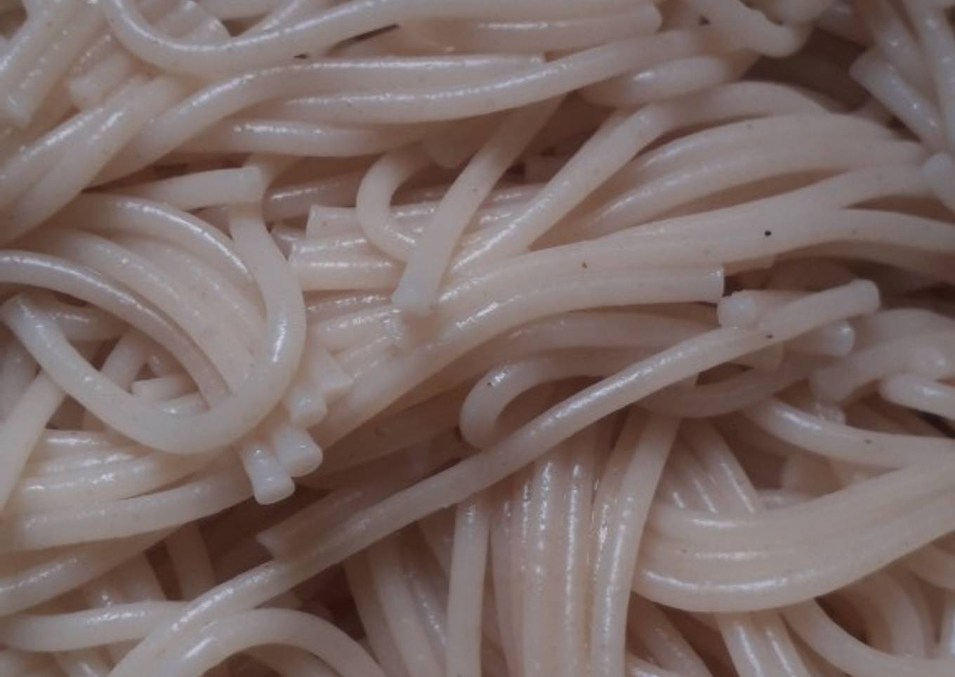 White jellof spaghetti