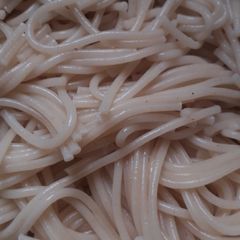 A picture of White jellof spaghetti.