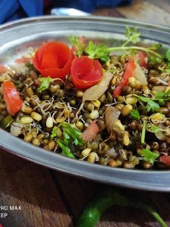 अंकुरित मूंग की घुघरी (ankurit moong ki ghughri recipe in Hindi) रेसिपी मुख्य फोटो