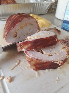 Una foto de Medallones de pavo envueltas en tocino relleno de crema de queso