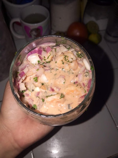 Una foto de Cóctel de camarones fácil y rápido