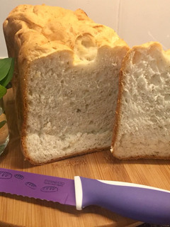 Una foto de Pan de molde con ajo y eneldo seco. Sin gluten en panificadora