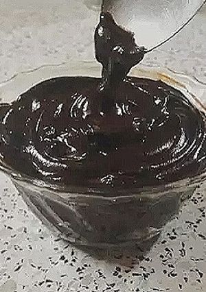 Una foto de 。゚・ crema de chocolate ° 。