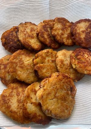 Una foto de Tortitas de papa y atún