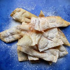 A picture of Chiacchiere - an easy Italian tradition.