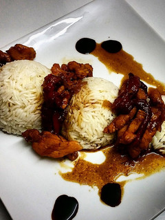 Una foto de Pollo con coca cola