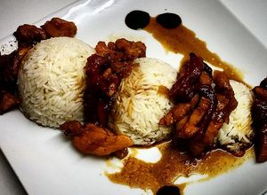 Una foto de Pollo con coca cola