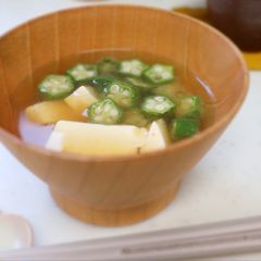 Okra and tofu miso soup A picture of Okra and tofu miso soup.