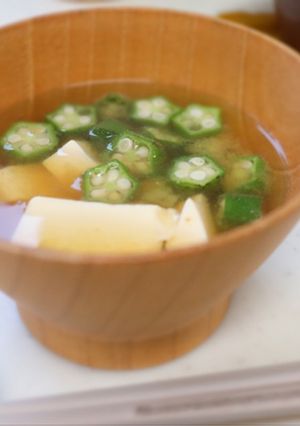 A picture of Okra and tofu miso soup.