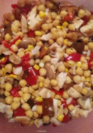 Una foto de Ensalada de garbanzos con pechuga de pollo