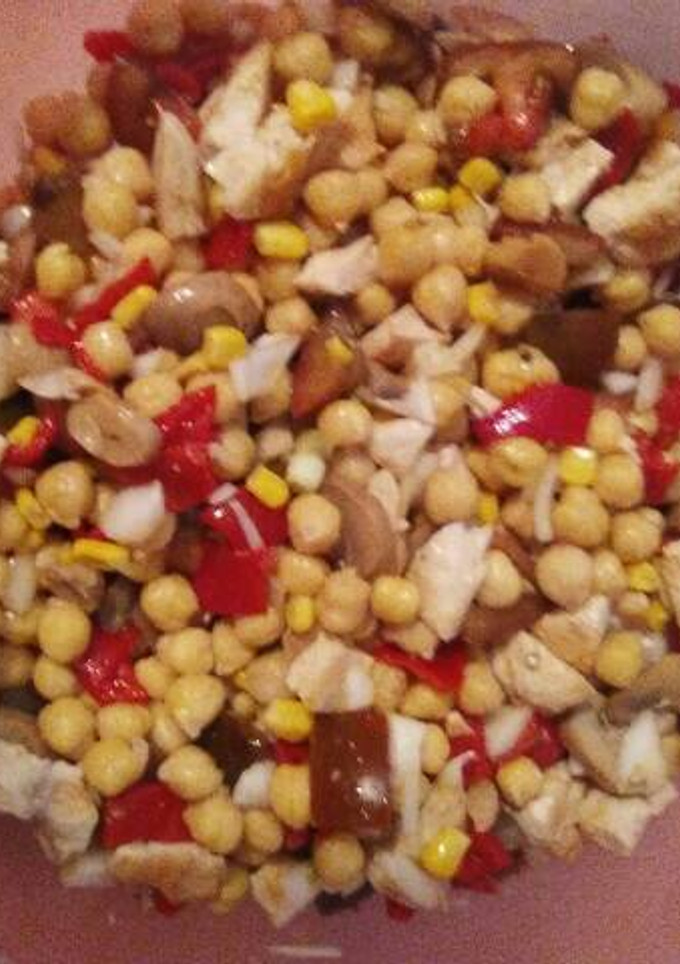Una foto de Ensalada de garbanzos con pechuga de pollo