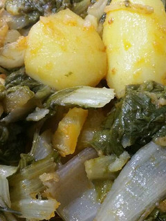 Una foto de Acelgas con patata, ajo y pimentón 😋