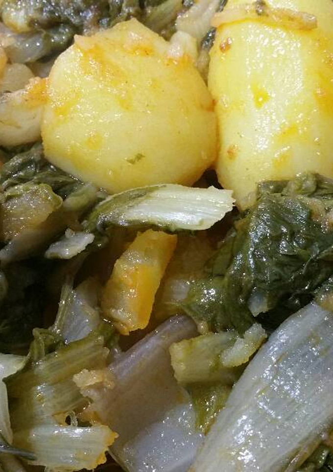 Una foto de Acelgas con patata, ajo y pimentón 😋