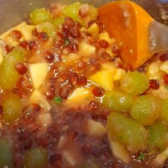 A picture of Grape, apple, pommegranate jam with tym.