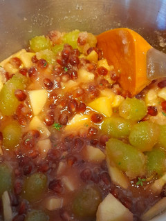 A picture of Grape, apple, pommegranate jam with tym.