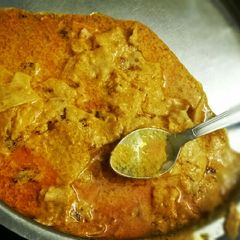 A picture of Khatti Meethi dhokli.