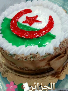 صورة لوصفة كيك بعلم الجزائر