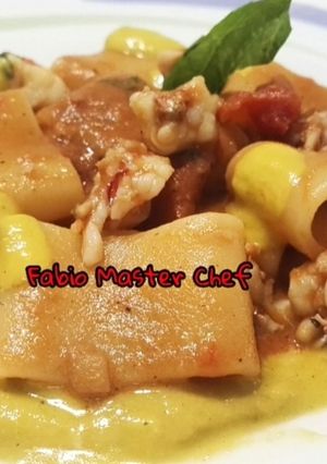 Foto di Paccheri con Scampi sfumati al Cognac e Pesto di Fiore di Zucchine