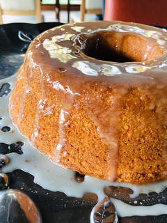 Una foto de Budín cuatro cuartos de vainilla con glasé de limón