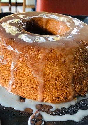 Una foto de Budín cuatro cuartos de vainilla con glasé de limón