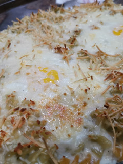Una foto de Pasta con bechamel y huevo