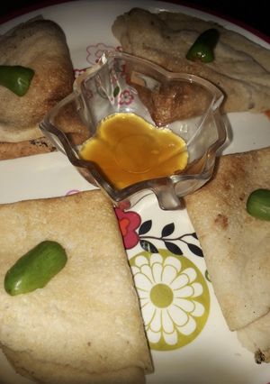 A picture of Chakuli (cheela) with jageri.