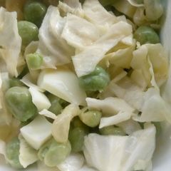 A picture of Simple cream salad dressing 😋.