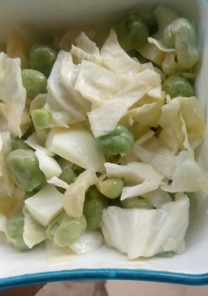 A picture of Simple cream salad dressing 😋.