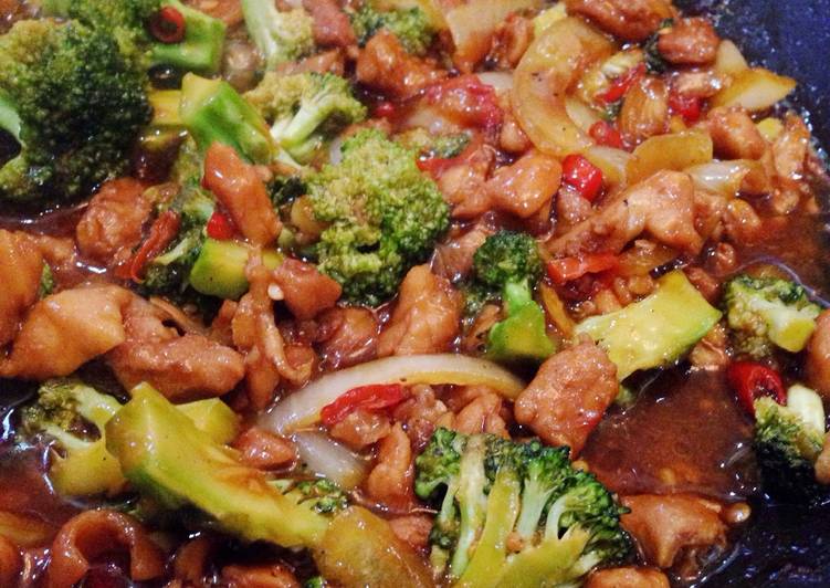 Langkah Mudah untuk Menyiapkan Teriyaki ayam brokoli yang Bisa Manjain Lidah