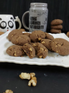वॉलनट चॉकलेट कुकीज़ (Walnut chocolate cookkies recipe in Hindi) रेसिपी मुख्य फोटो
