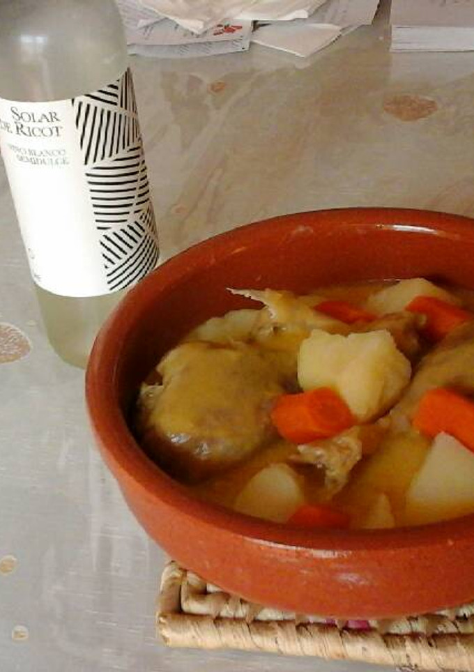 Una foto de Pavo guisado en su salsa con patatas y zanahorias