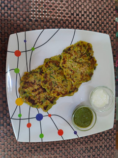 બાજરી જુવાર મેથી ના ચમચમિયા (Bajri Jowar Methi Chamchamiya Recipe In Gujarati) રેસીપી મુખ્ય ફોટો