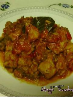 Una foto de Conejo con tomate