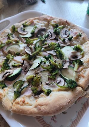 Zdjęcie przepisu Pizza na białym sosie.