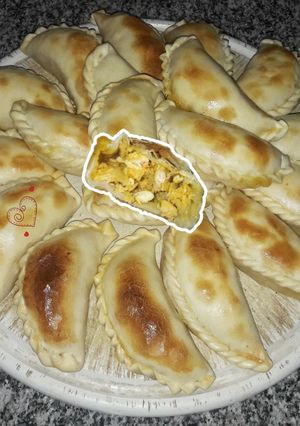 Una foto de Empanadas de pollo! Riquísimas🔥