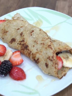 Una foto de Crepe con fruta y yogur