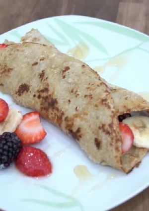 Una foto de Crepe con fruta y yogur