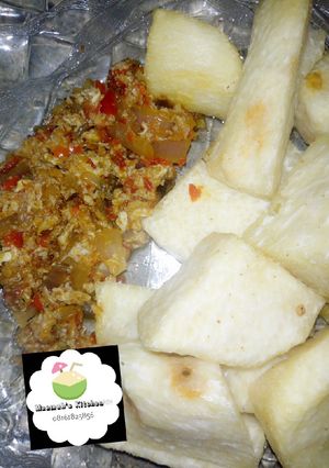 A picture of Yam and egg sauce.