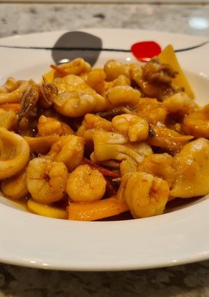 Una foto de Sartén de chipirones, gambas y pimientos
