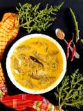 আমড়ার মুকুল দিয়ে পুঁটি মাছের টক