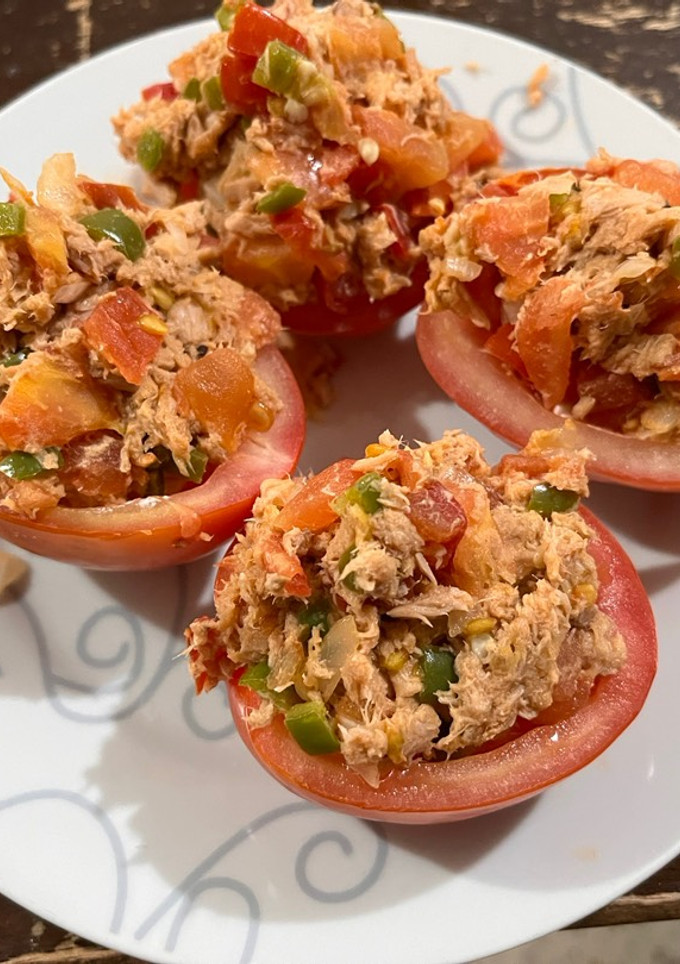 Una foto de Jitomates rellenos de atún