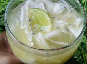 Foto resep Es kuwut segar rasa manis melon mix asemnya si jeruk nipis