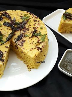 A picture of Khaman Dhokla.