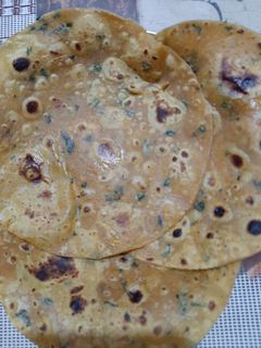 મેથીના થેપલા (Methi thepla Recipe in Gujarati રેસીપી મુખ્ય ફોટો
