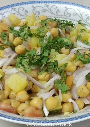 A picture of White Chickpeas Chaat.